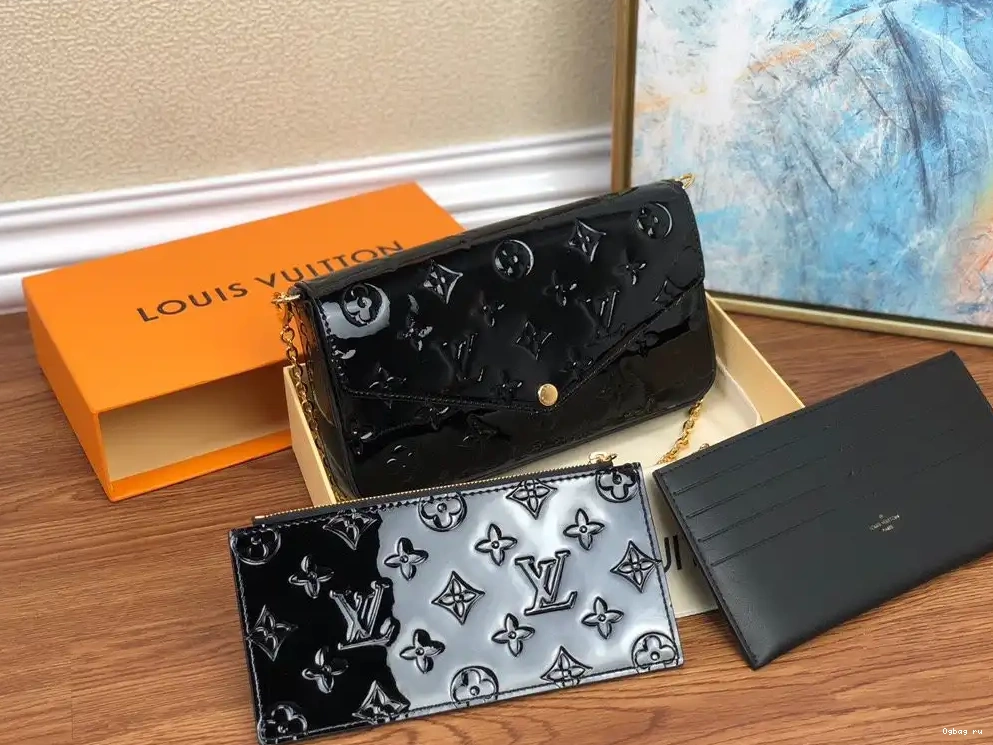 FÉLICIE LOUIS POCHETTE VUITTON 0427
